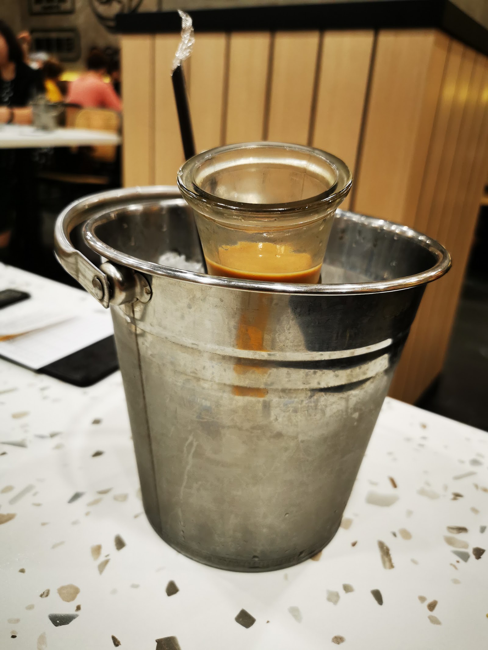 招牌冰镇奶茶 Signature Ice Bucket HK Milk Tea